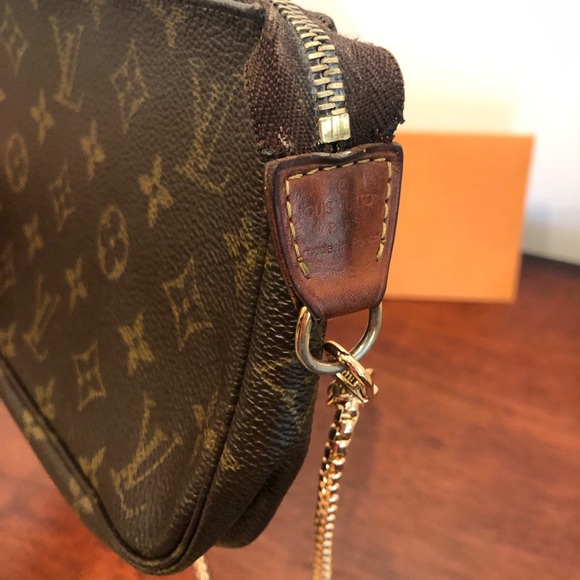 Louis Vuitton Pochette Accessoires Authentic - Picture 3 of 8